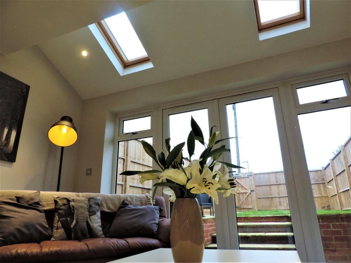 3 Bed Farnborough Air Accommodation Eksteriør bilde