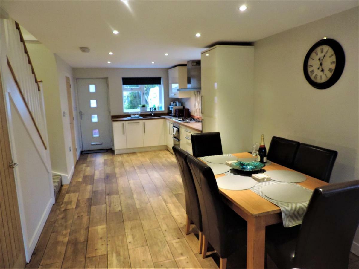 3 Bed Farnborough Air Accommodation Eksteriør bilde